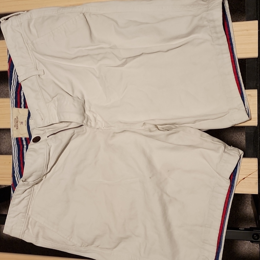 Hollister kahki shorts